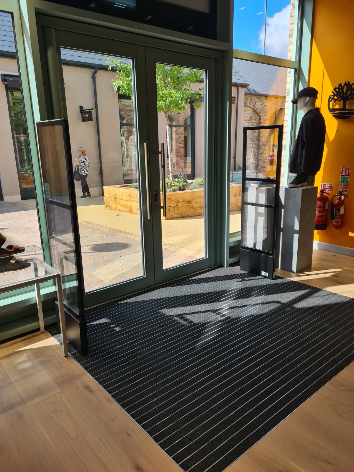 X Clear Pedestal Installation – Retailer at The Cotswold Outlet Centre