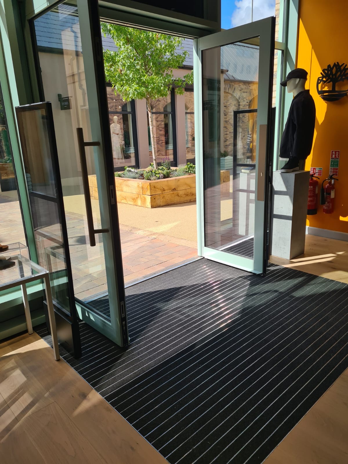 X Clear Pedestal Installation – Retailer at The Cotswold Outlet Centre
