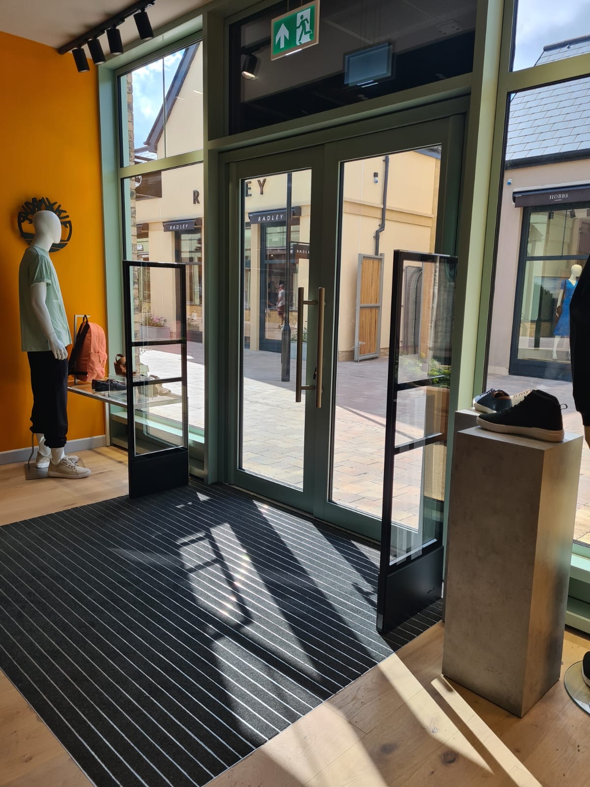 X Clear Pedestal Installation – Retailer at The Cotswold Outlet Centre