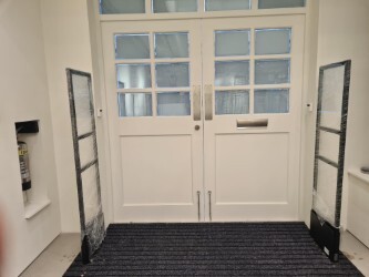 X Clear AM Pedestal Retrofit – Boutique, Bicester Village